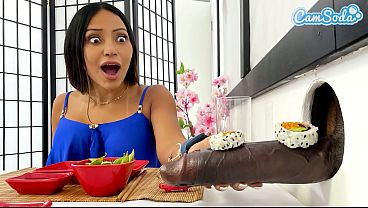 Coroas peitudas se divertindo com pau preto em POV
