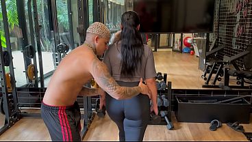 Personal trainer me ajuda e acaba no meu apartamento