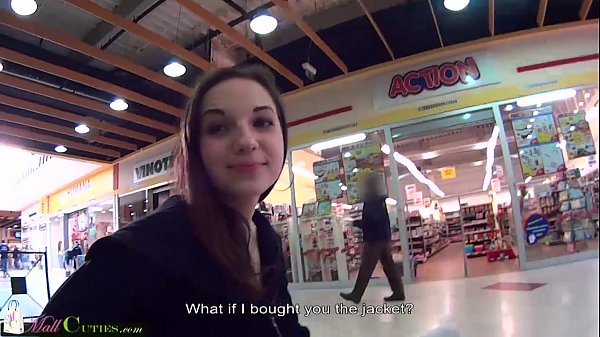 Novinha é fodida em loja de roupas na realidade