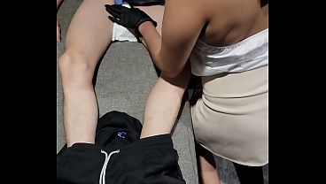 Depilação íntima. Minha sogra me depila e acaba em sexo.