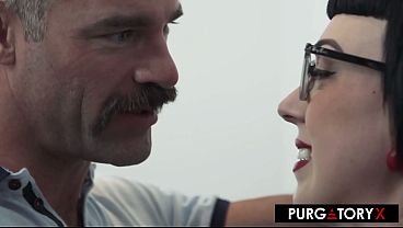 PURGATORYX Transando com uma MILF gostosa e sua enteada baixinha