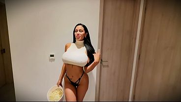 Morena peituda fazendo amor após o cinema