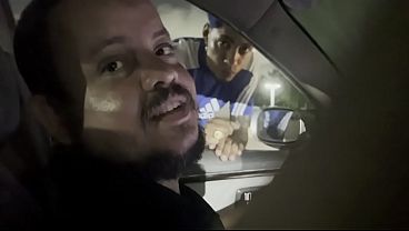 Marido corno deu carona e a esposa gosta deu no carro pro nego dotado da comunidade
