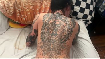 Gótica tatuada leva pau enorme em POV