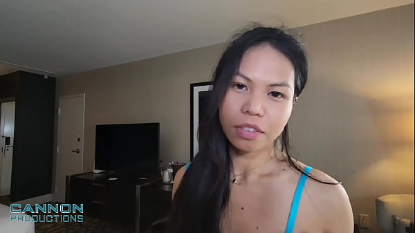 Asiática peituda Evie Ling quer tempo de qualidade